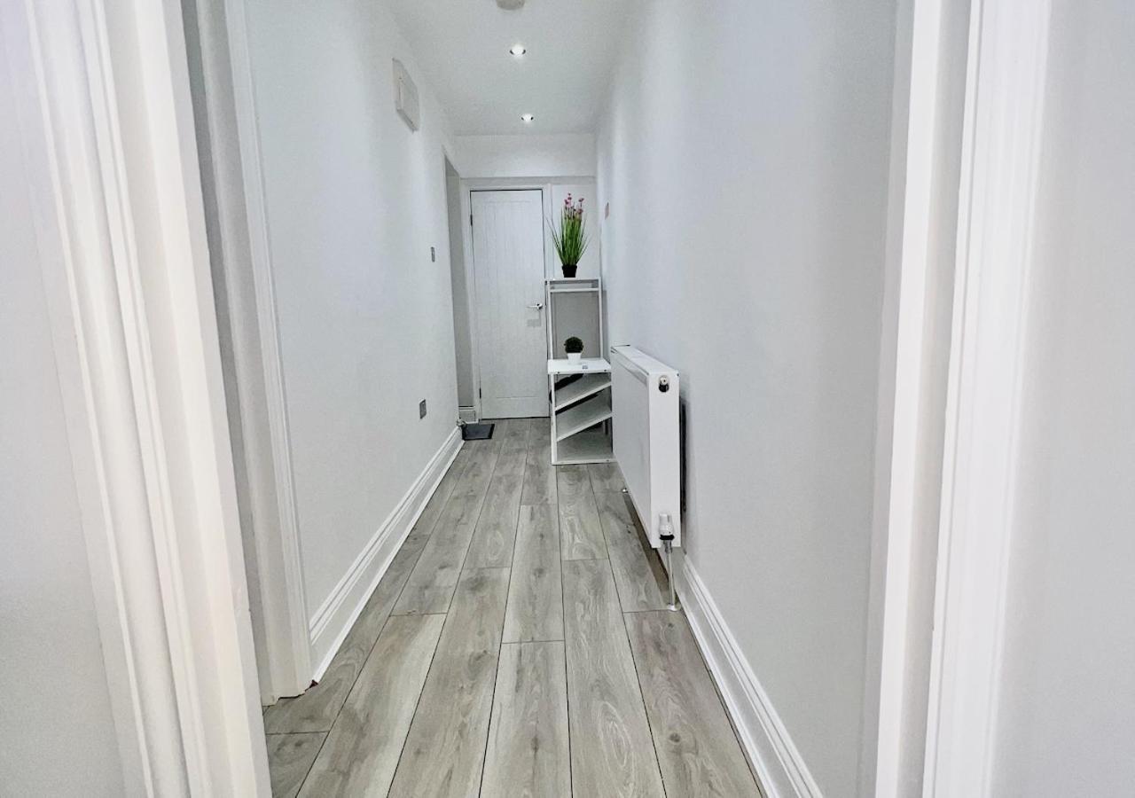 Charming 3-Bed Flat In Shepherds Bush - Sleeps 9 لندن المظهر الخارجي الصورة