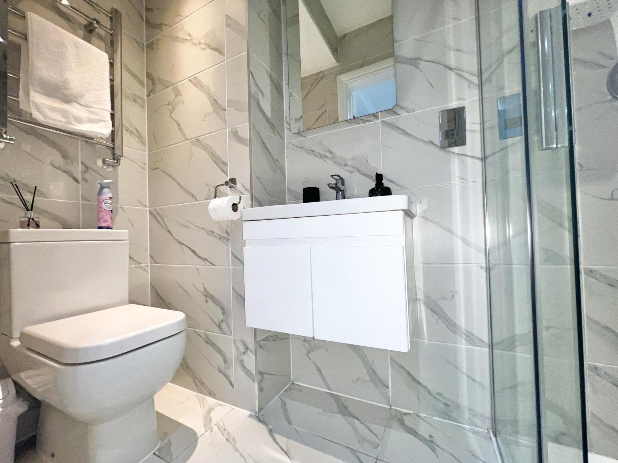 Charming 3-Bed Flat In Shepherds Bush - Sleeps 9 لندن المظهر الخارجي الصورة