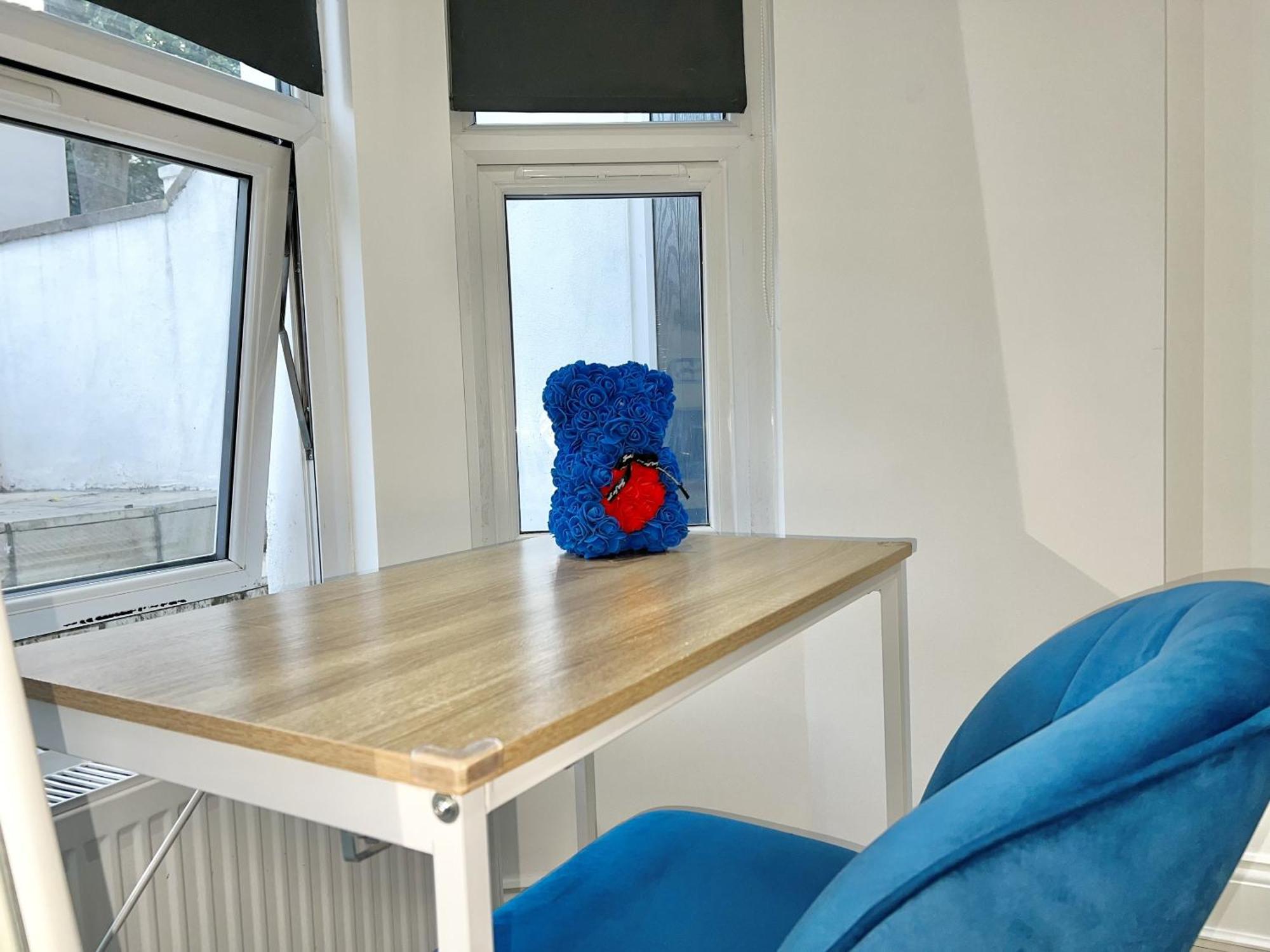 Charming 3-Bed Flat In Shepherds Bush - Sleeps 9 لندن المظهر الخارجي الصورة